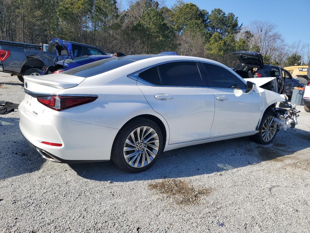 2022 Lexus ES - Image 3