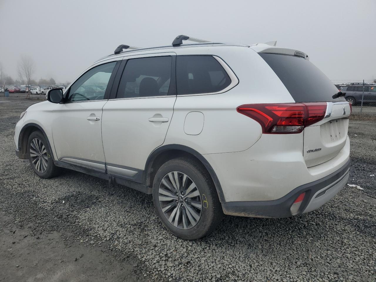2020 Mitsubishi Outlander - Image 2