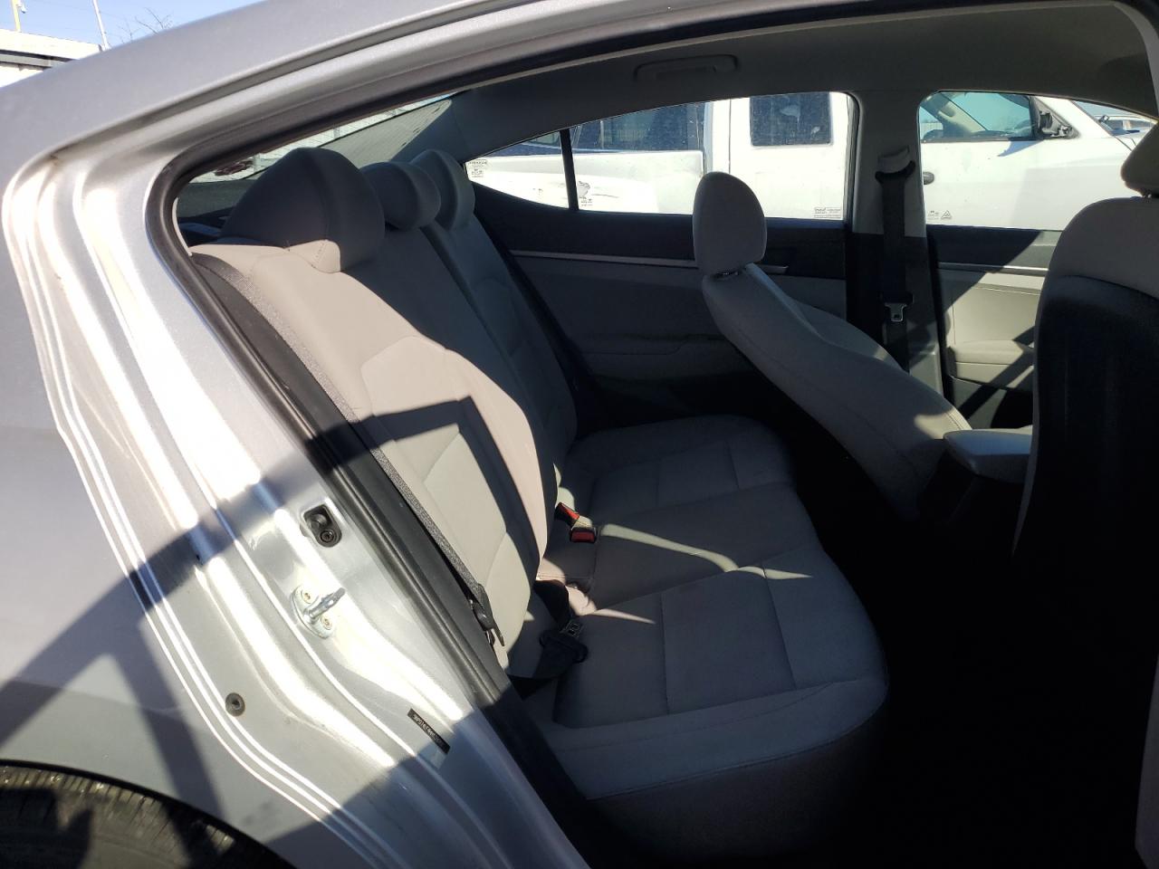 2017 Hyundai Elantra - Image 10