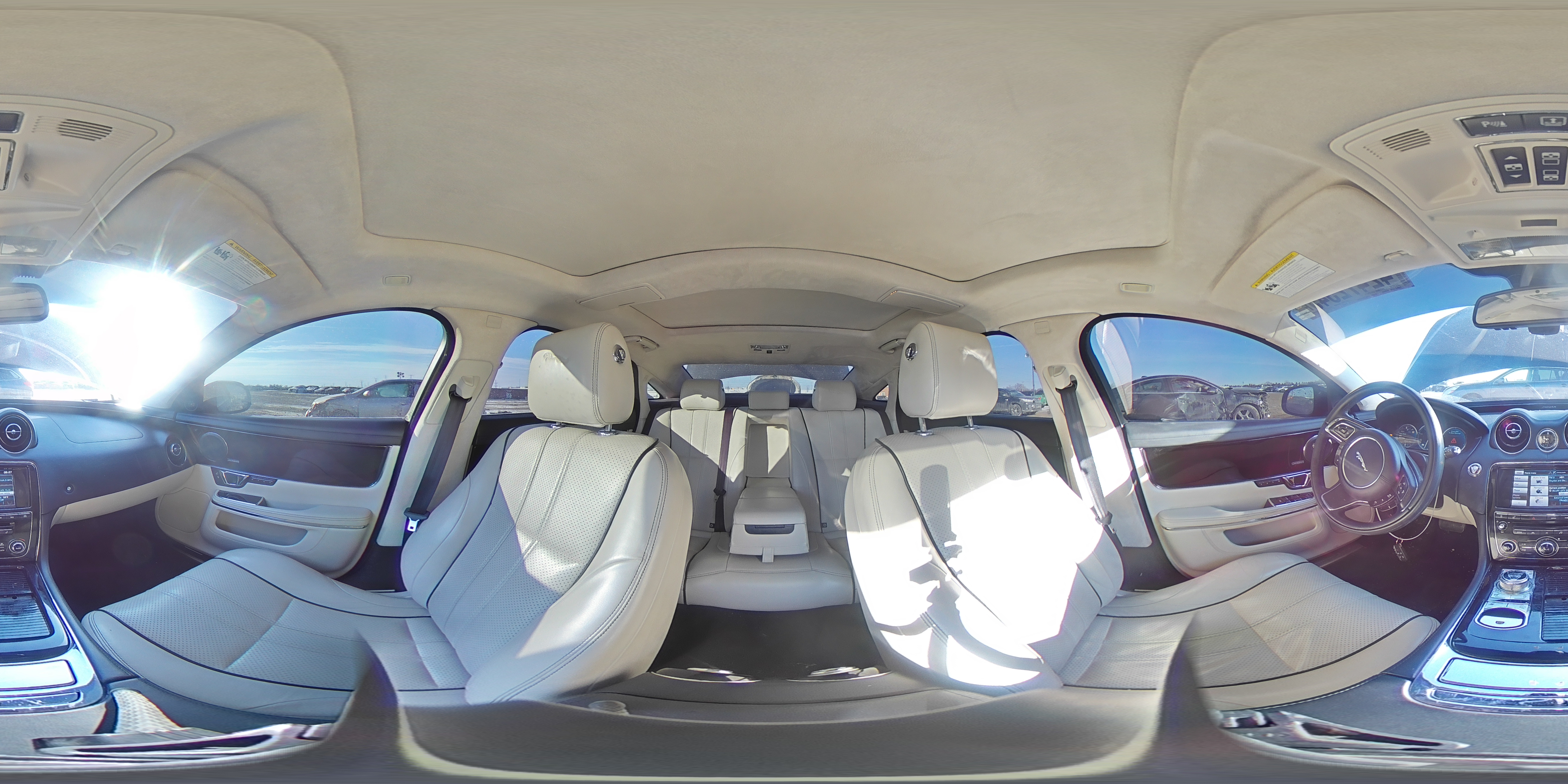 2014 Jaguar XJ - Image 13