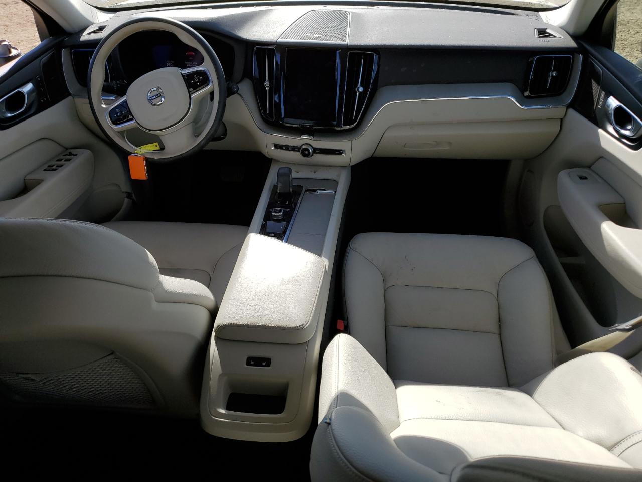 2023 Volvo XC60 - Image 8