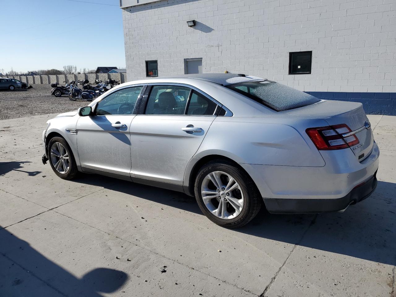 2014 Ford Taurus - Image 2