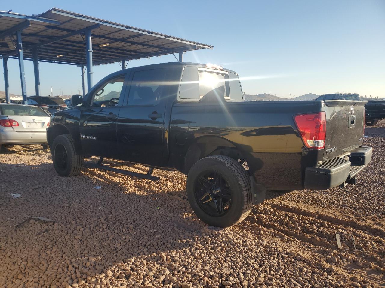 2015 Nissan Titan - Image 2