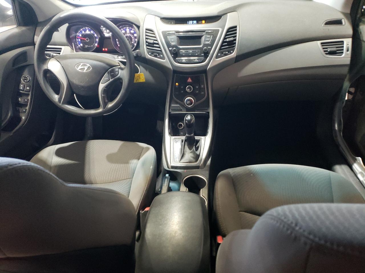 2016 Hyundai Elantra - Image 8