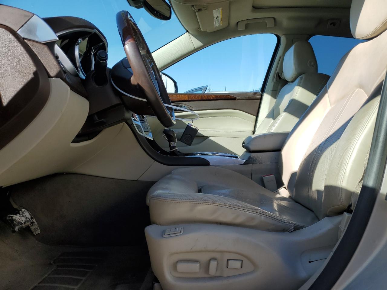 2010 Cadillac SRX - Image 7