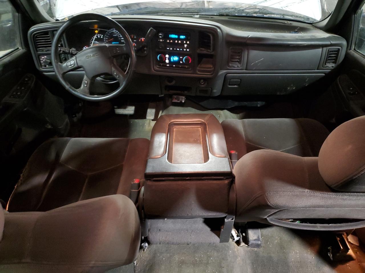 2005 GMC Sierra - Image 8