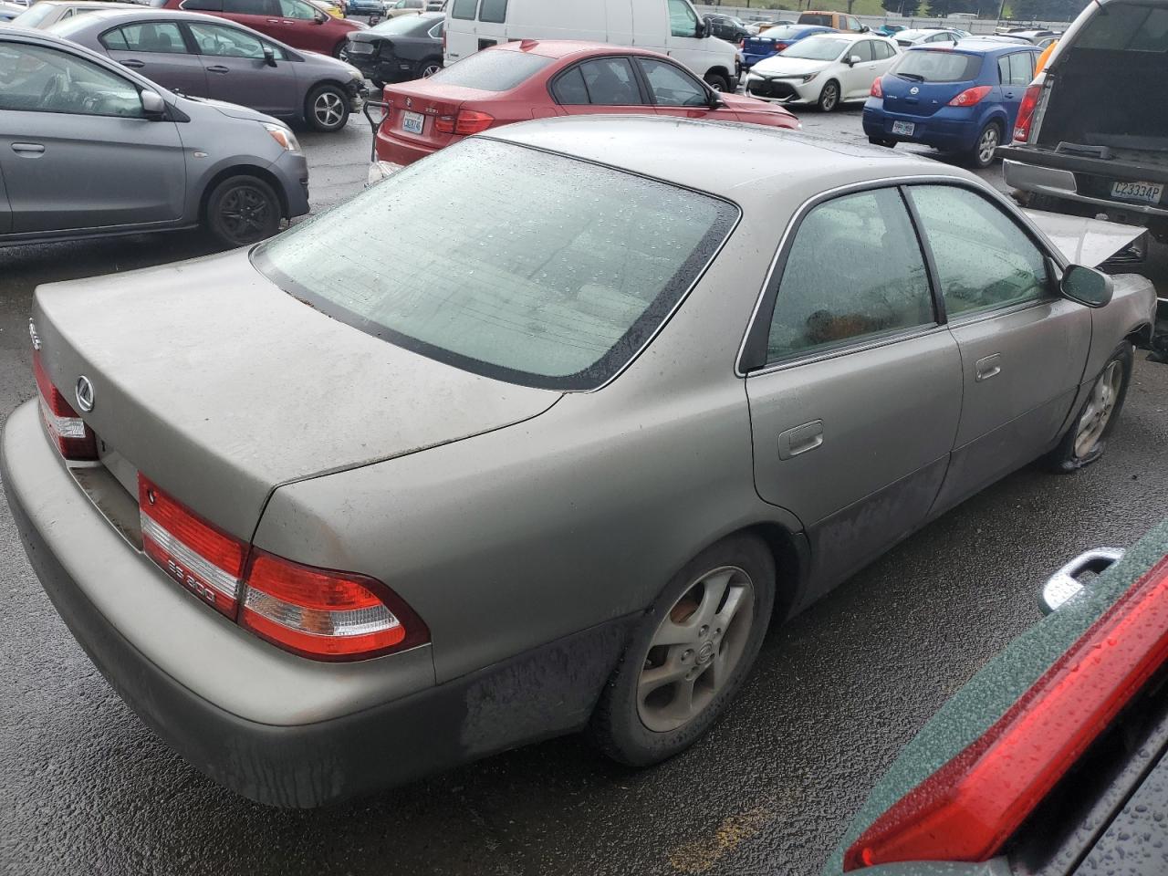 2000 Lexus ES - Image 3