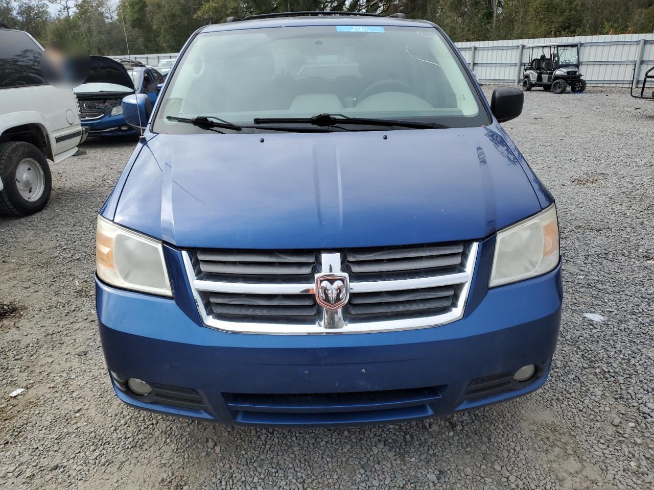 2010 Dodge Caravan - Image 5