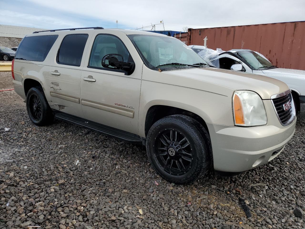 2011 GMC Yukon - Image 4
