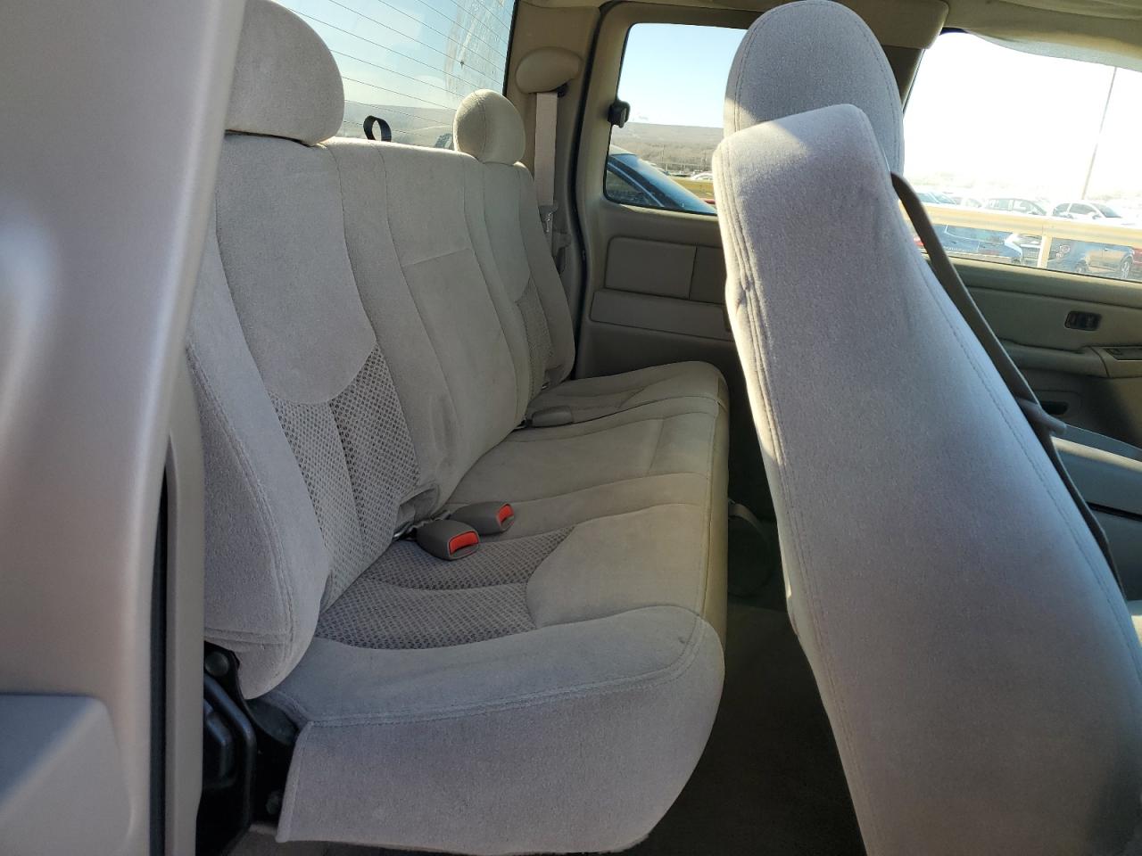 2005 Chevrolet Silverado - Image 10