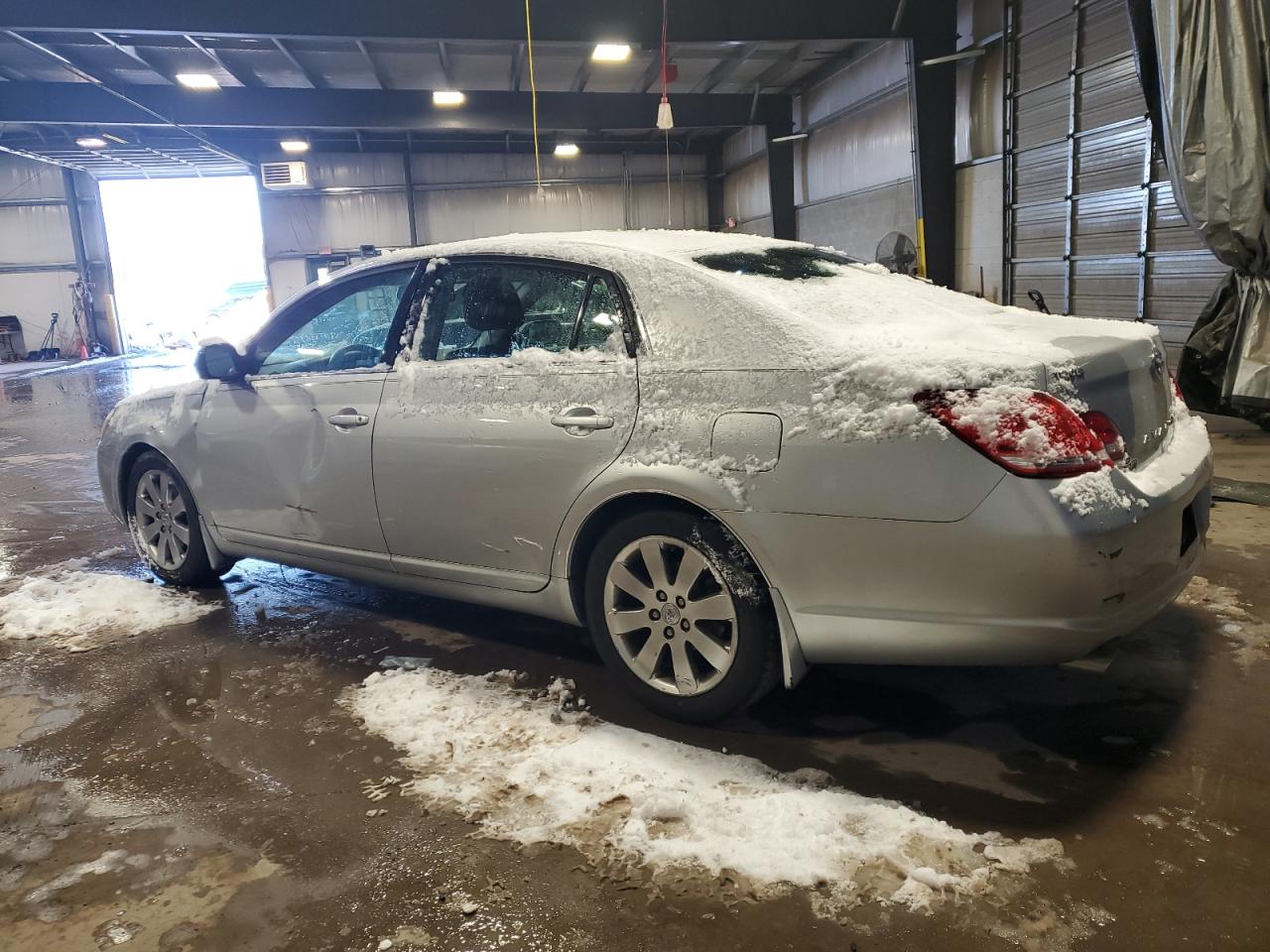 2006 Toyota Avalon - Image 2