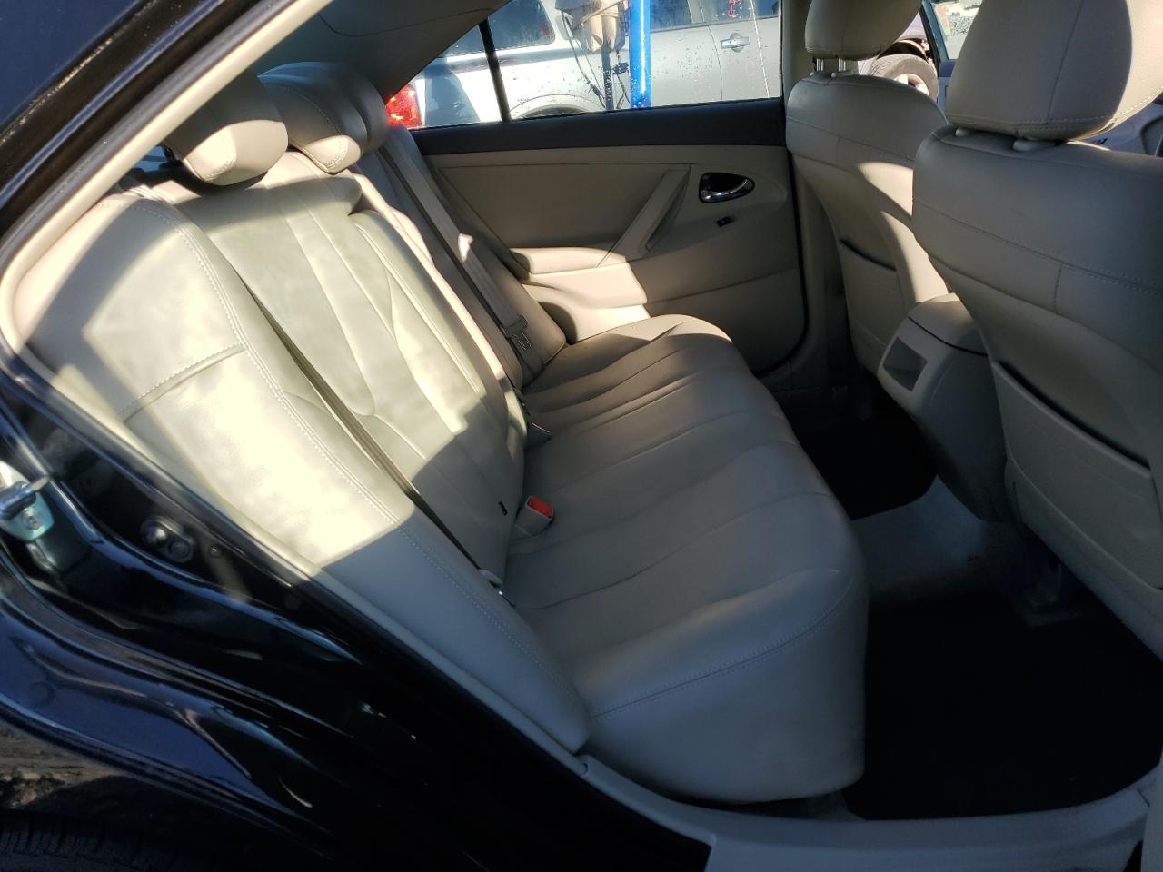 2011 Toyota Camry - Image 10