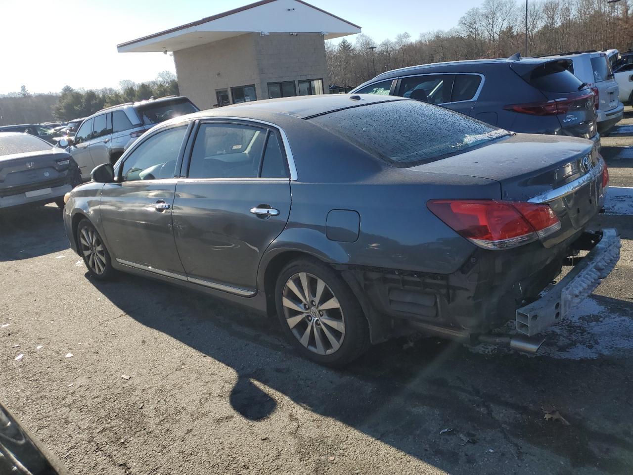 2011 Toyota Avalon - Image 2