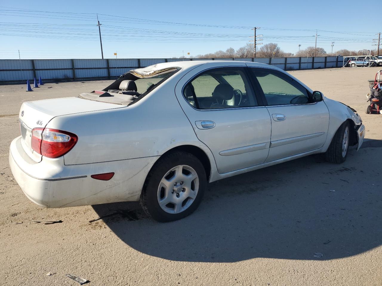 2001 Infiniti I - Image 3