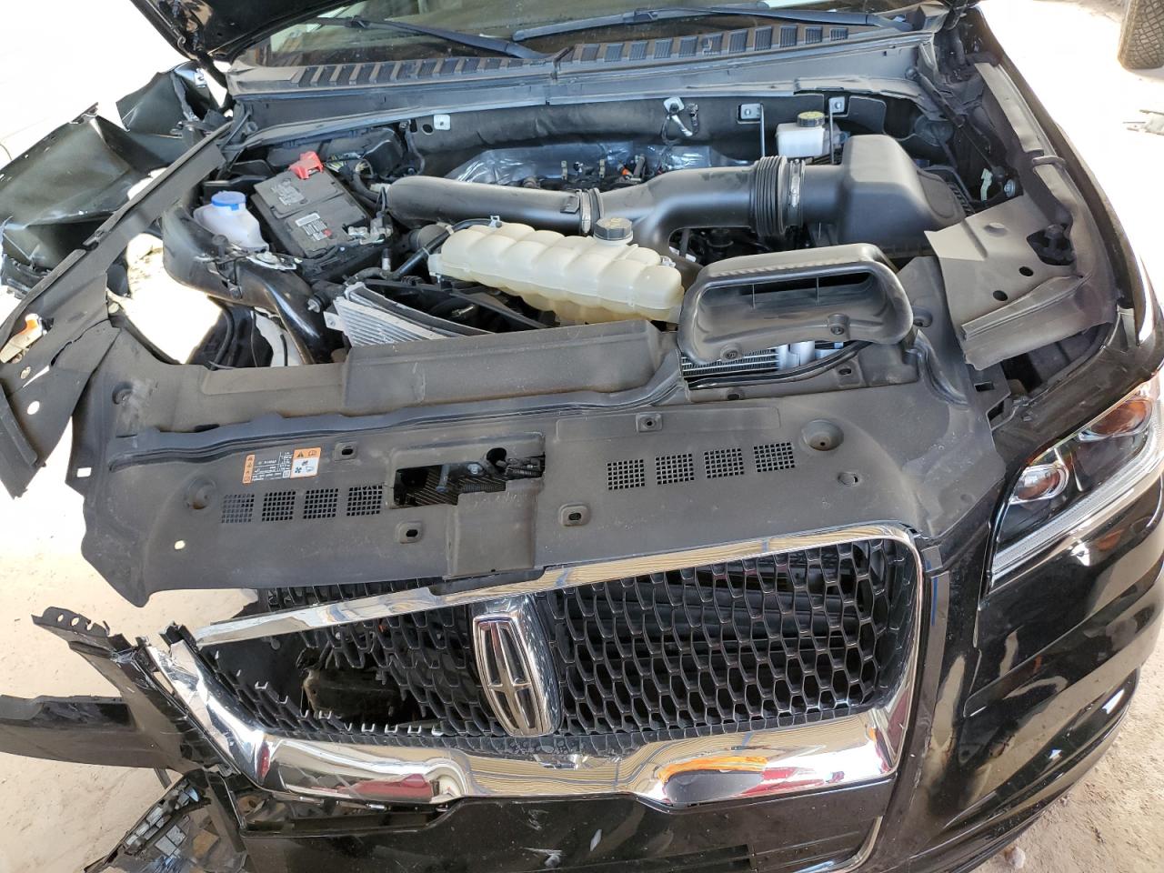 2022 Lincoln Navigator - Image 12