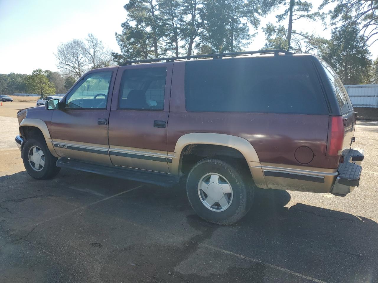 1999 Chevrolet Suburban - Image 2