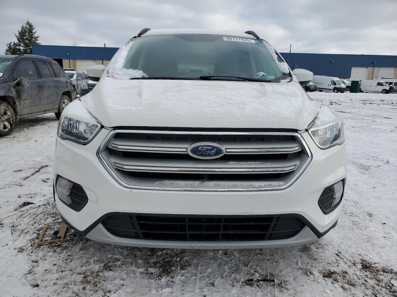 VIN 1FMCU9GD9JUB41332 2018 FORD ESCAPE no.5