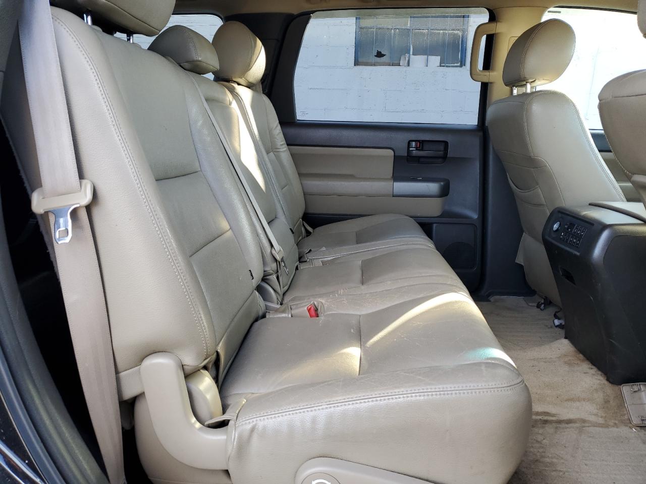 2011 Toyota Sequoia - Image 11
