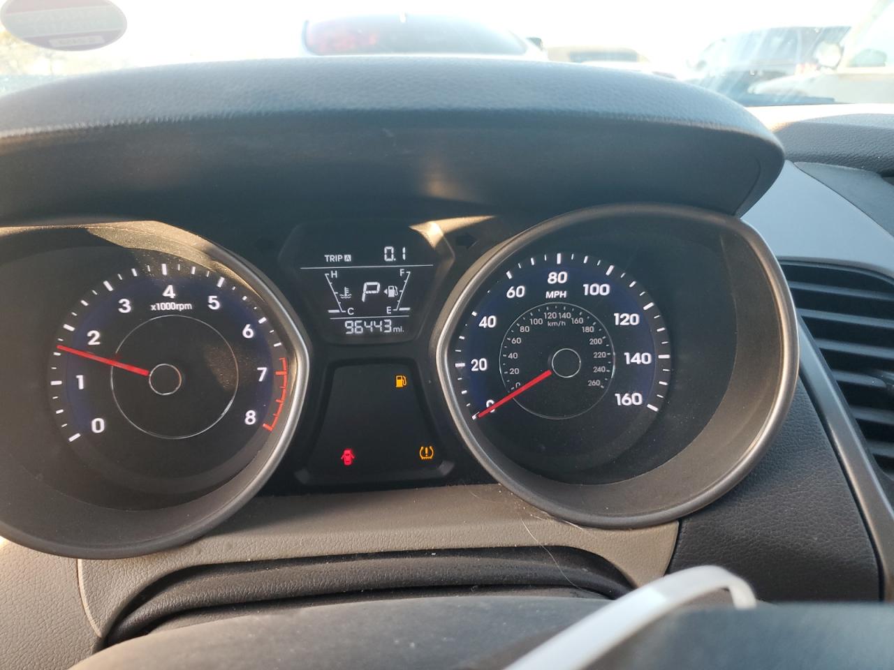 2015 Hyundai Elantra - Image 9