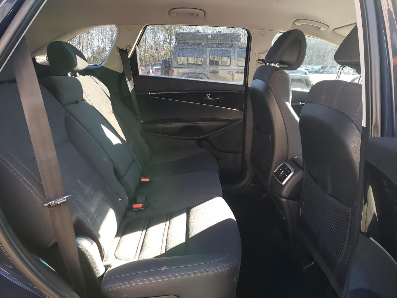 2016 Kia Sorento - Image 11