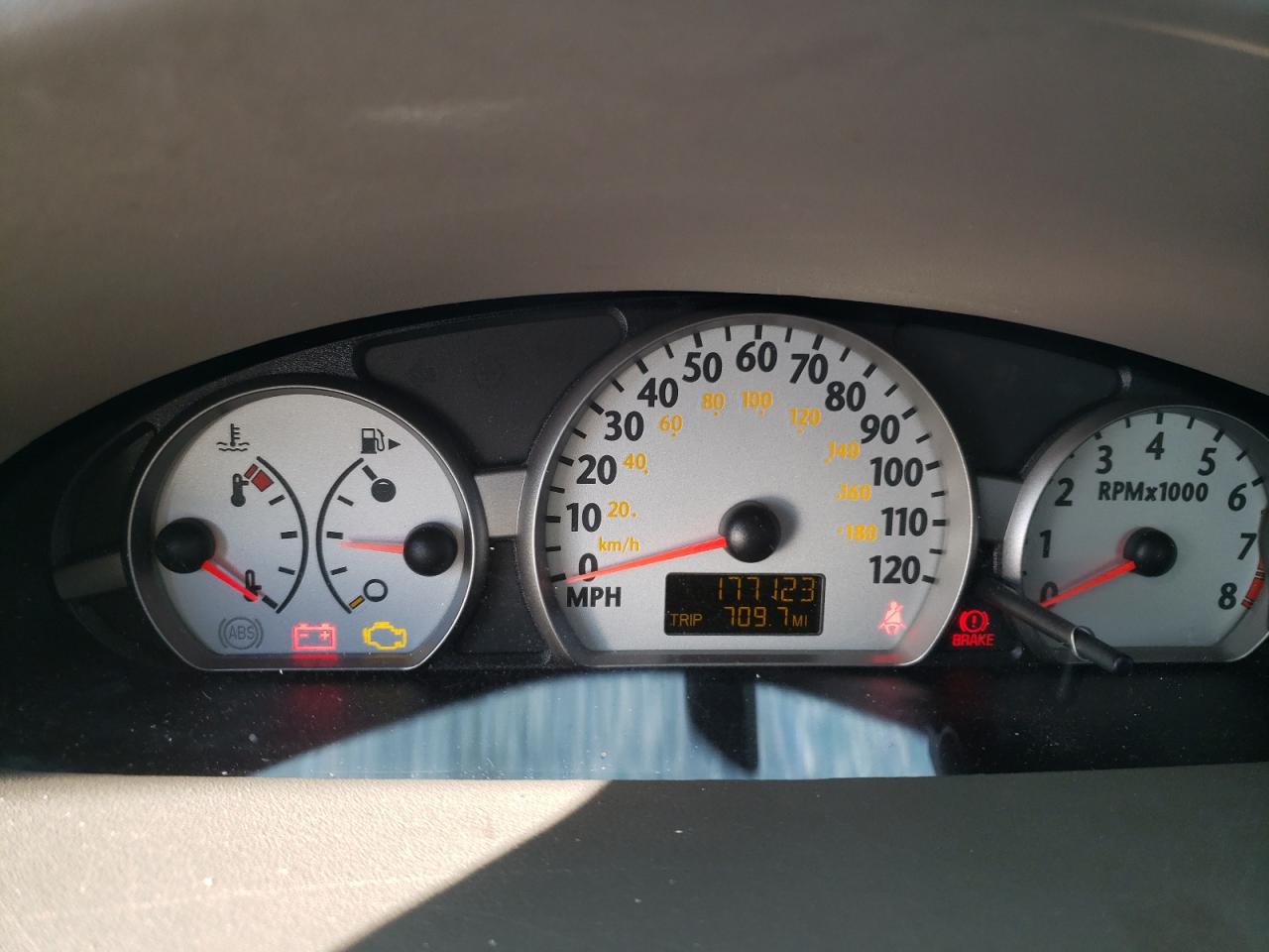 2004 Saturn ION - Image 9