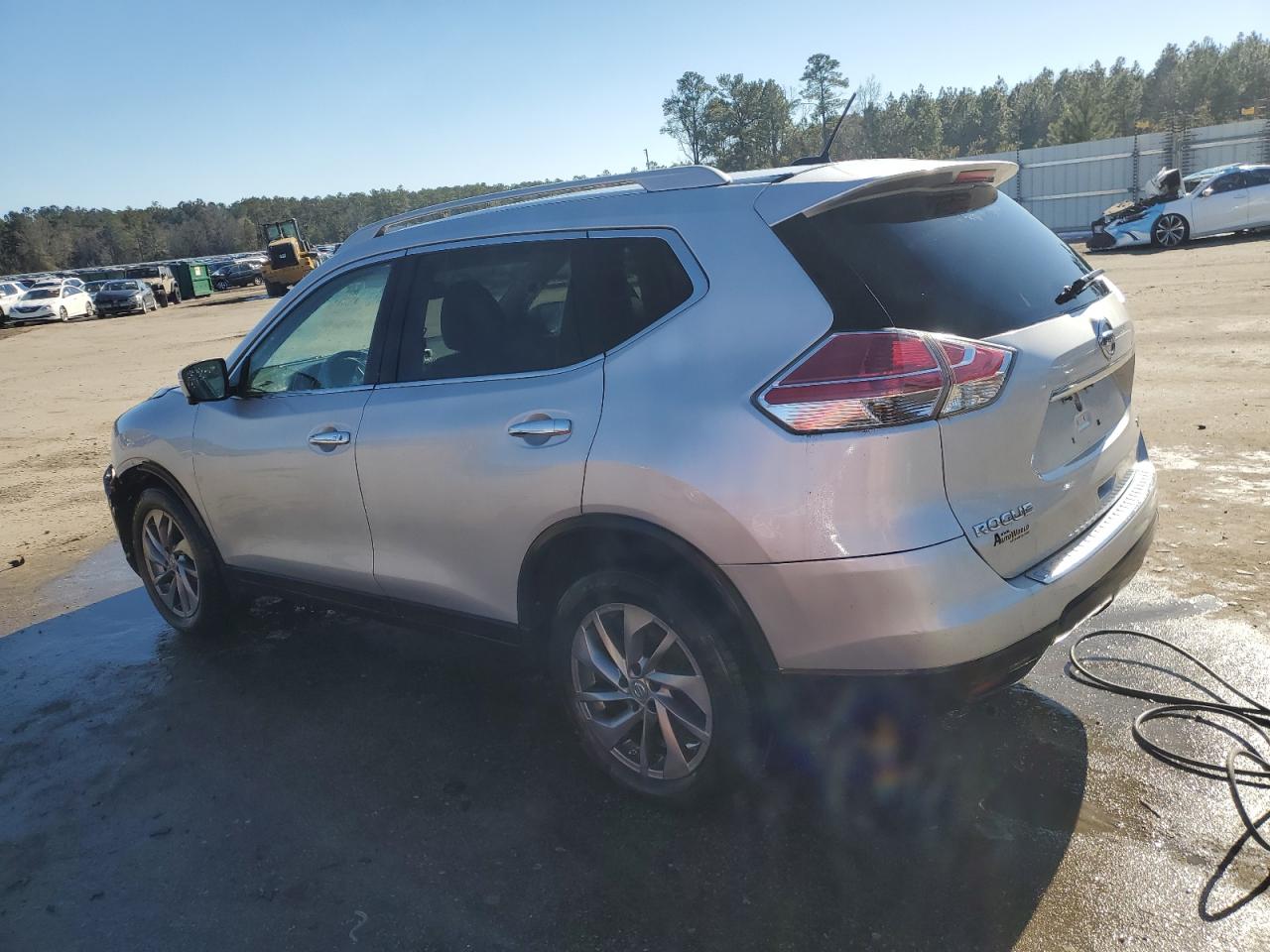 2015 Nissan Rogue - Image 2