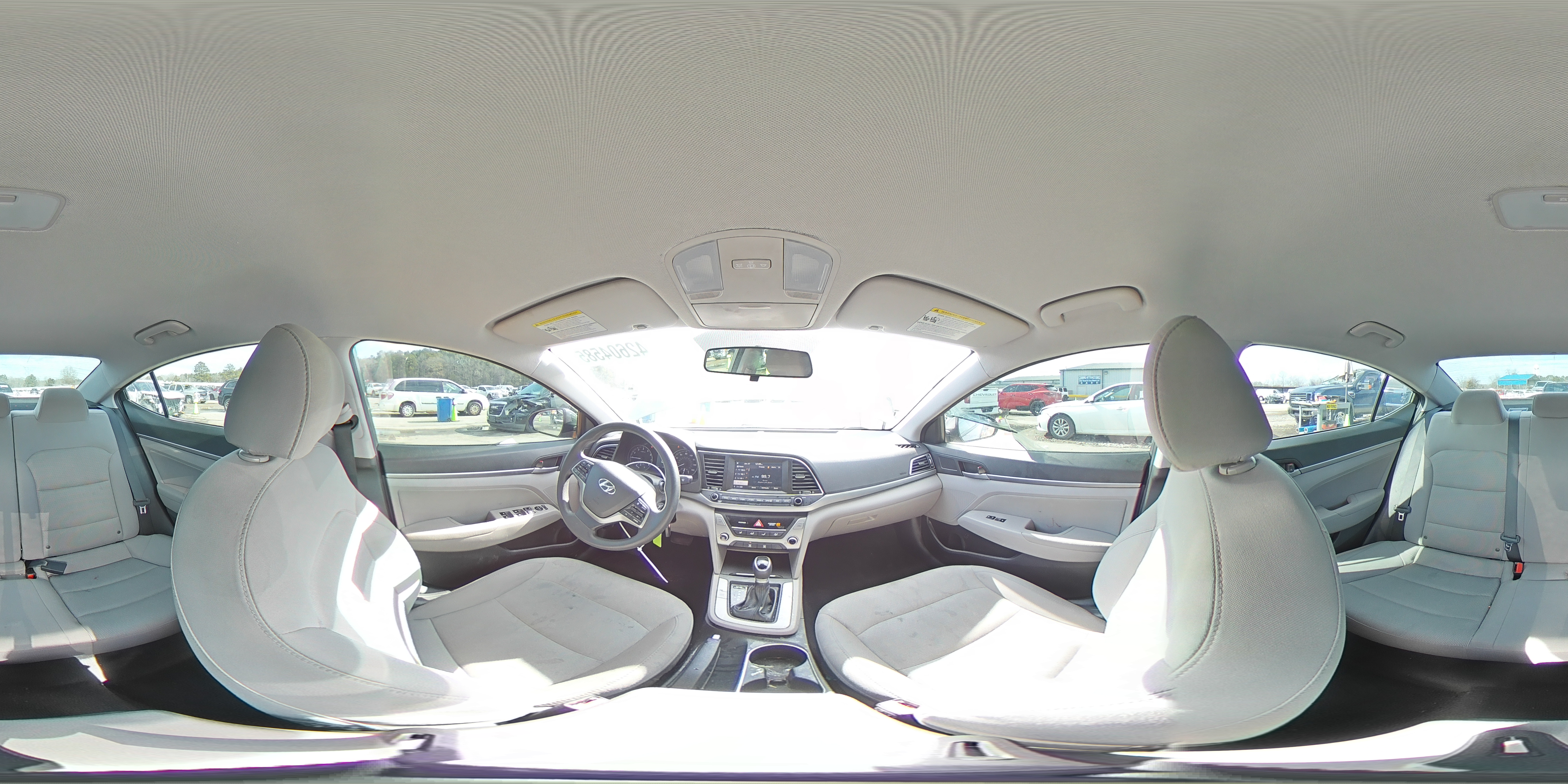 2018 Hyundai Elantra - Image 13
