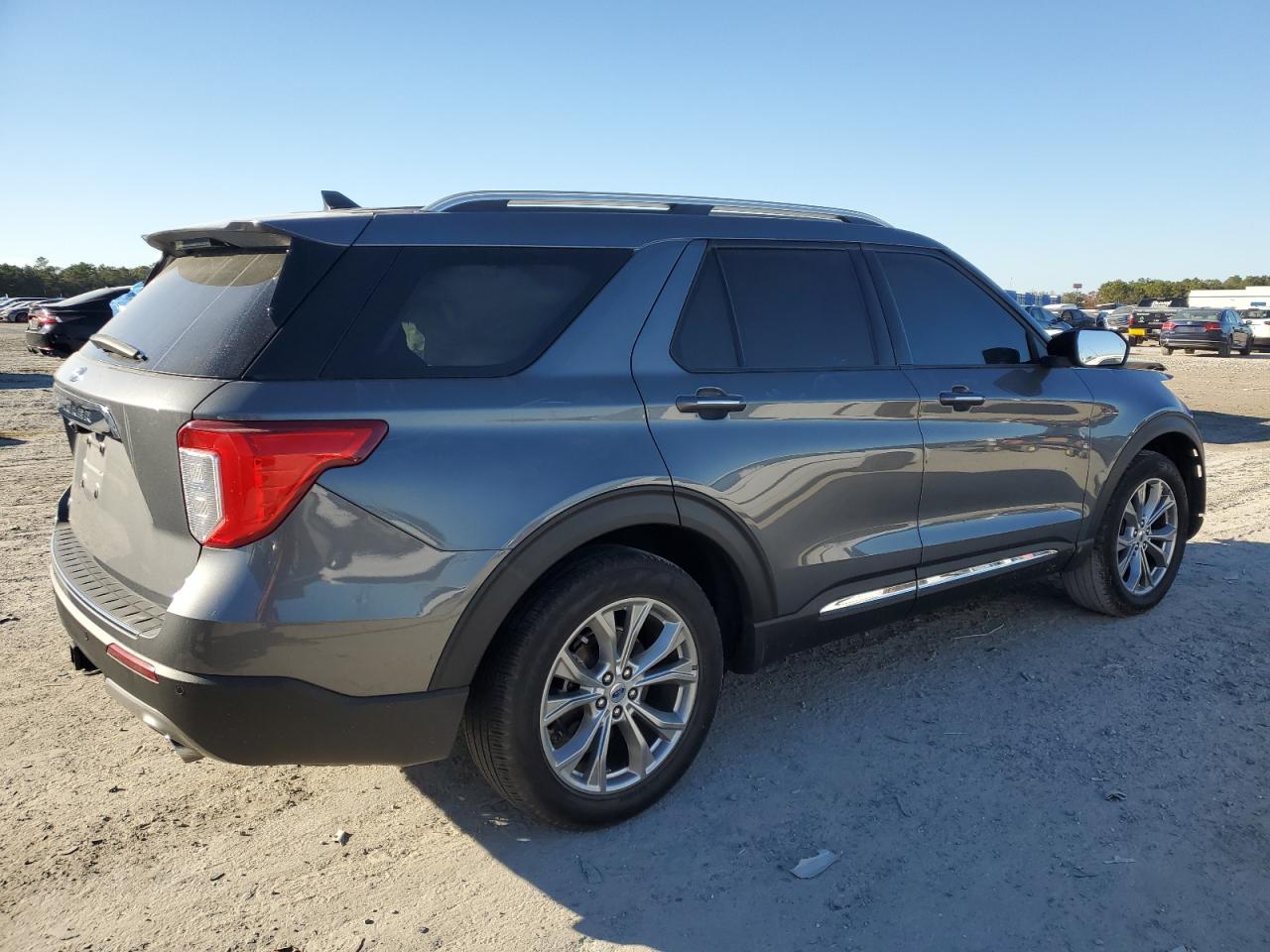 2022 Ford Explorer - Image 3