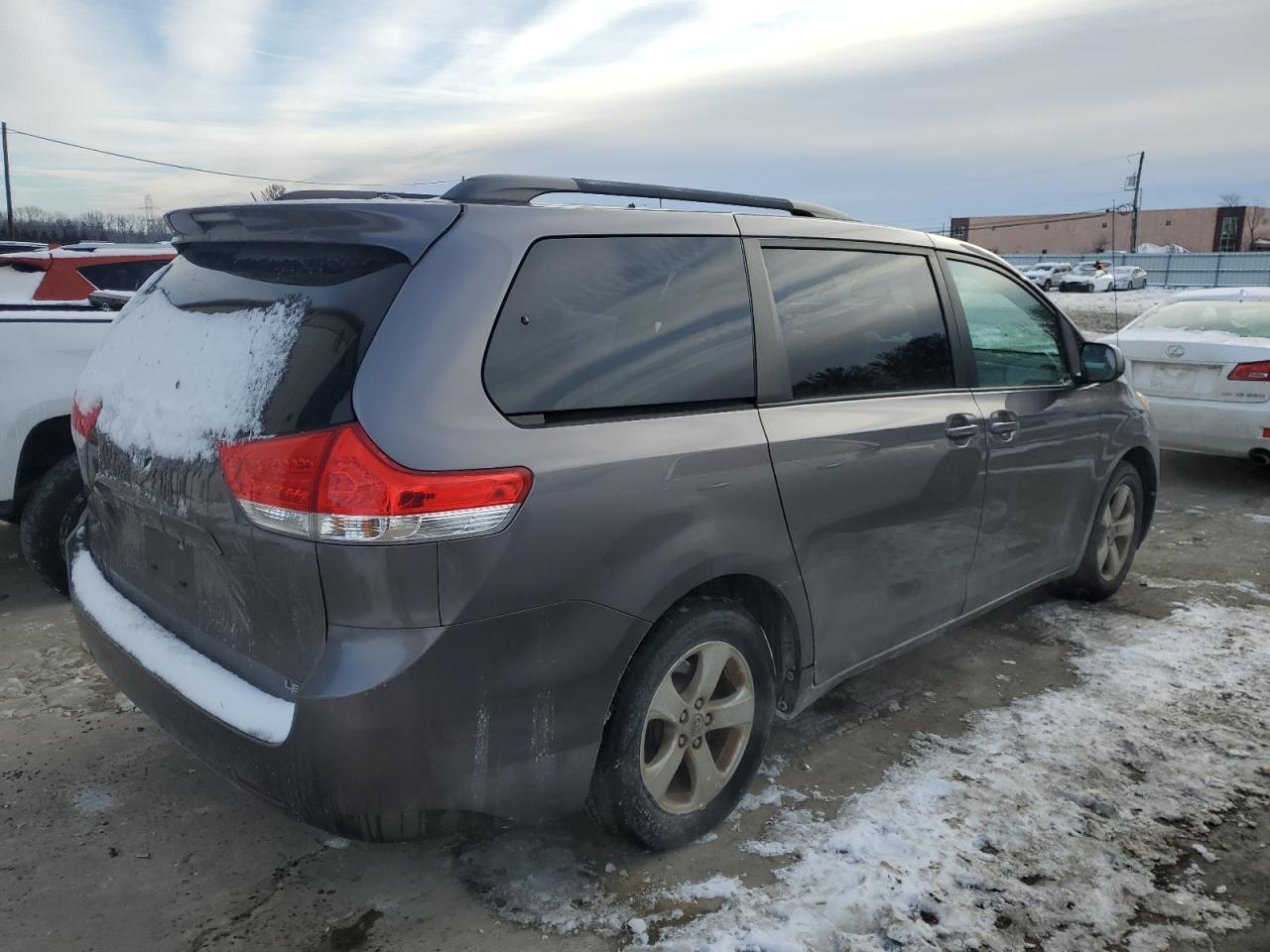 2011 Toyota Sienna - Image 3