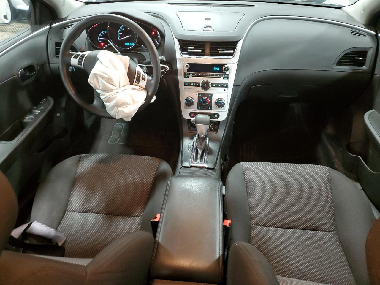 2010 Chevrolet Malibu - Image 8