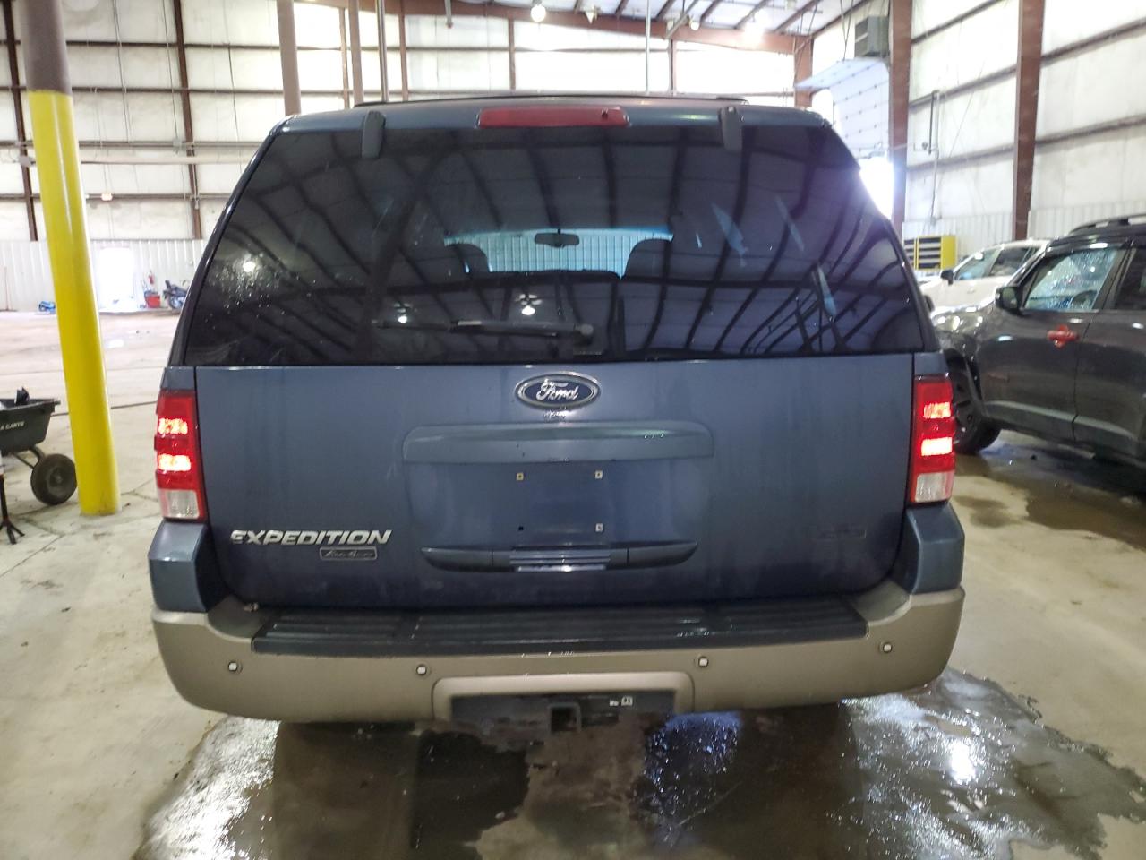 2004 Ford Expedition - Image 6
