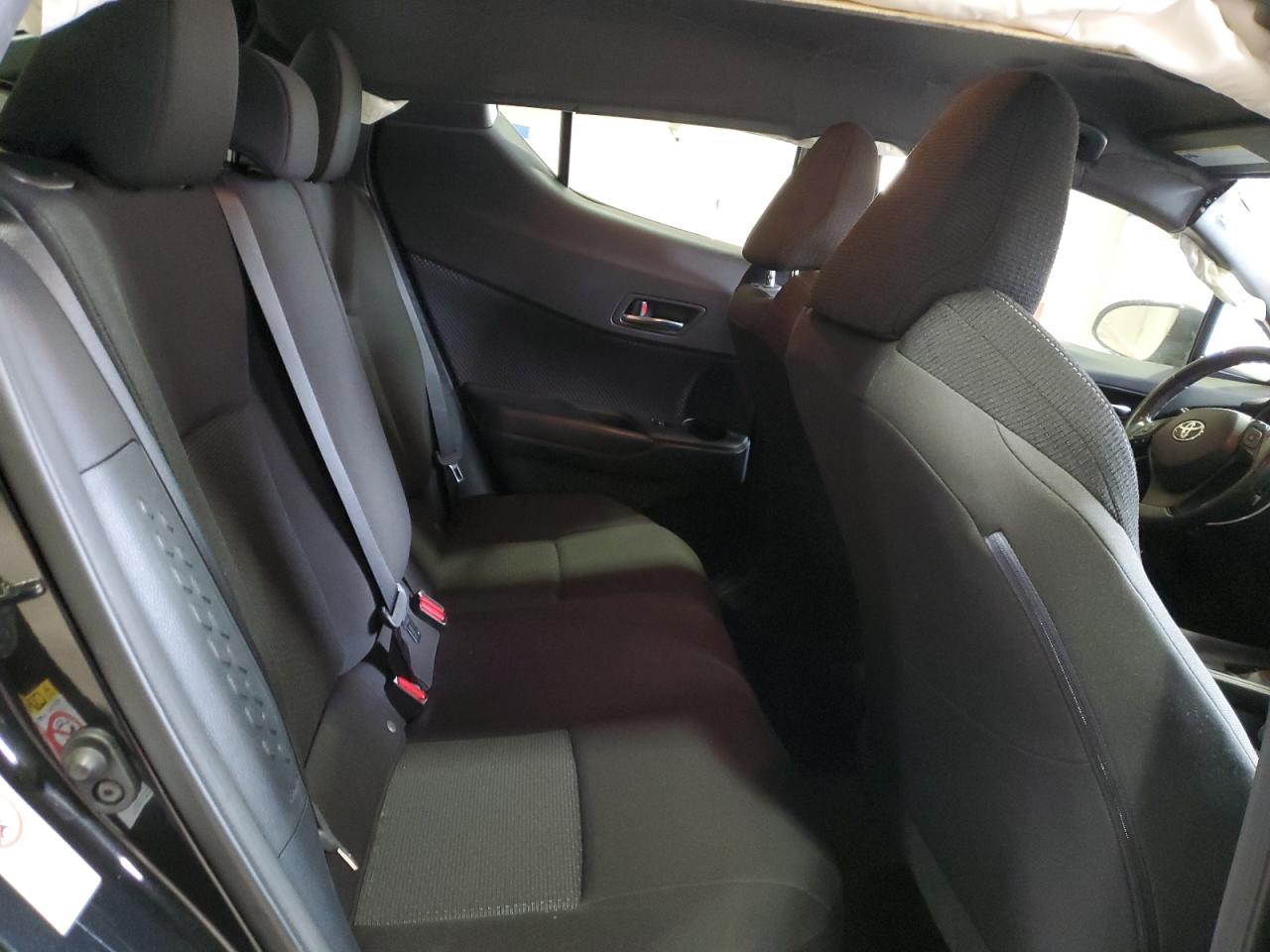 2018 Toyota C-HR - Image 11