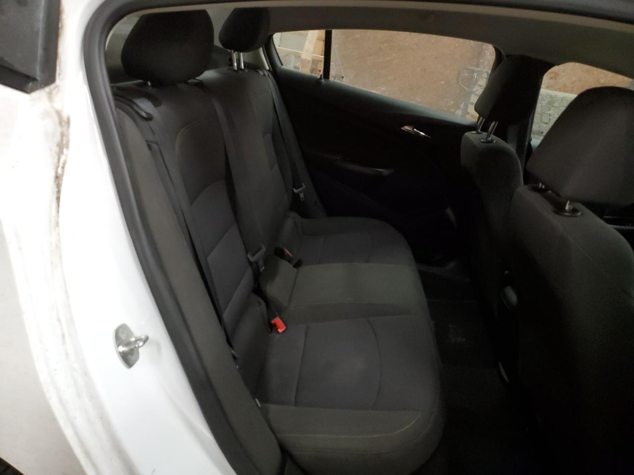 2018 Chevrolet Cruze - Image 11