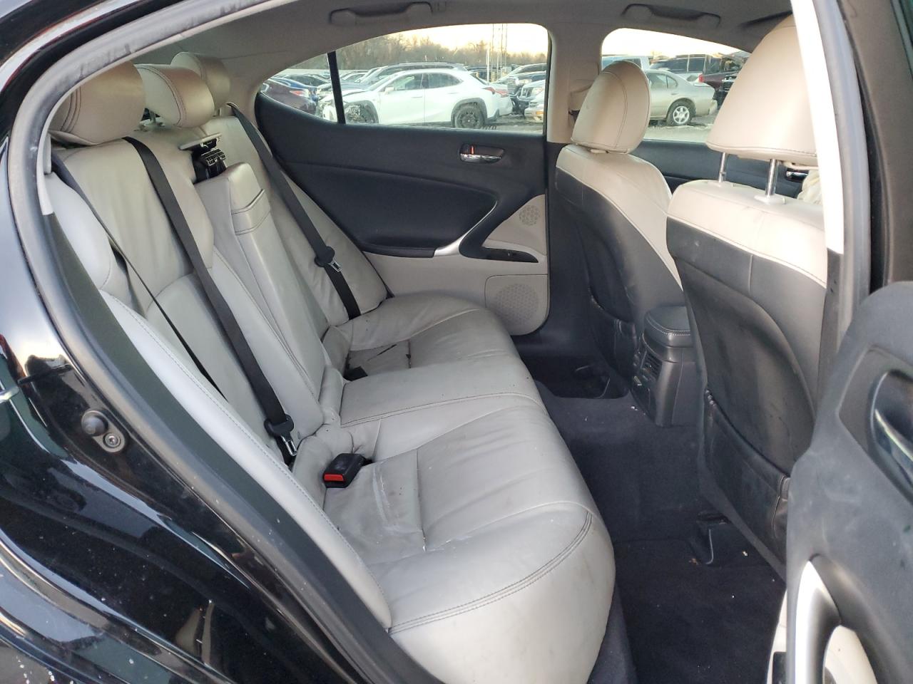 2011 Lexus IS - Image 11