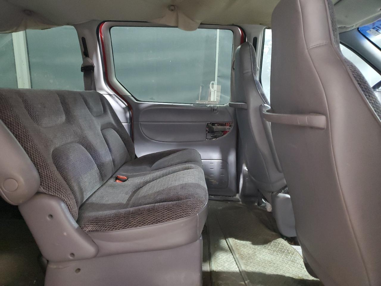 1996 Dodge Caravan - Image 11