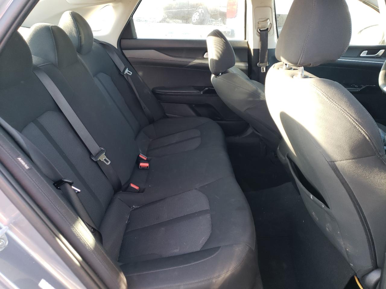 2022 Kia K5 - Image 10