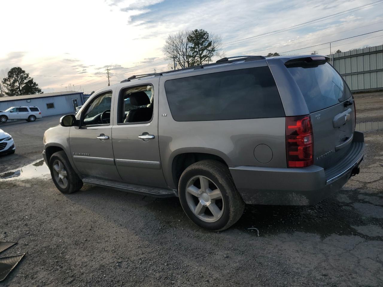 2009 Chevrolet Suburban - Image 2