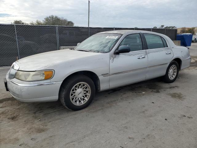 1999 Lincoln Town Car Signature