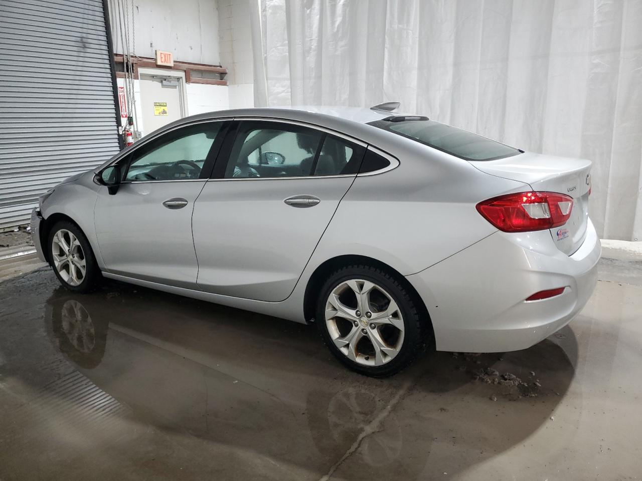 2016 Chevrolet Cruze - Image 2