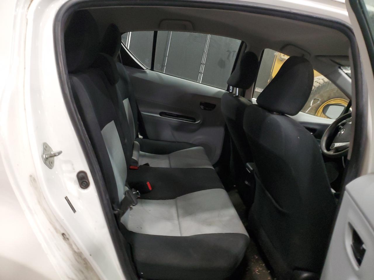 2012 Toyota Prius - Image 11