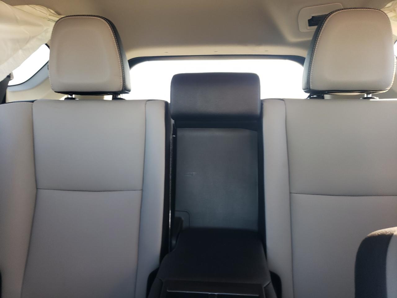 2018 Toyota RAV 4 - Image 10