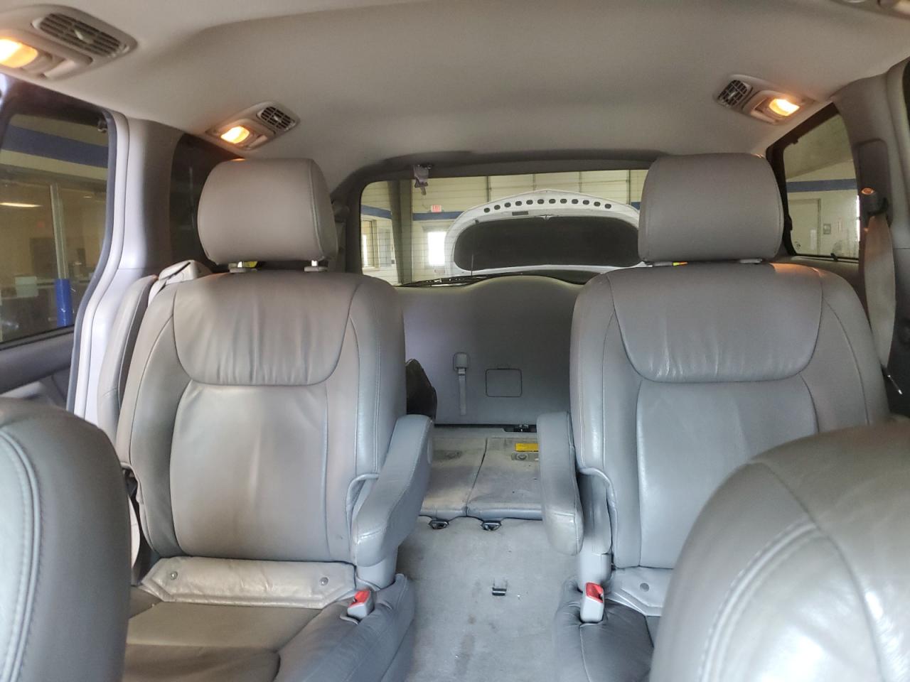 2007 Toyota Sienna - Image 10