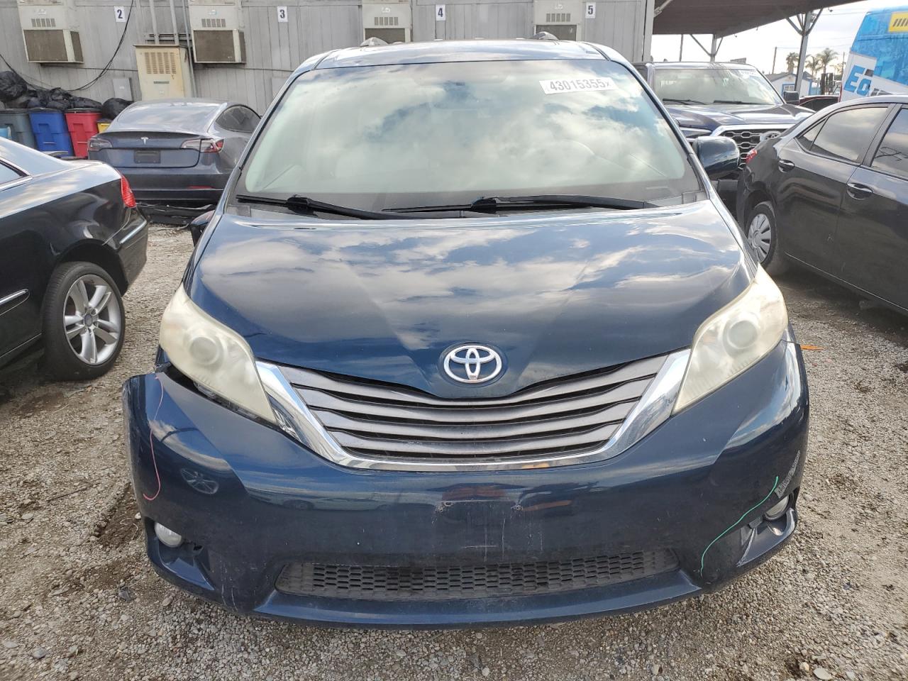2011 Toyota Sienna - Image 5