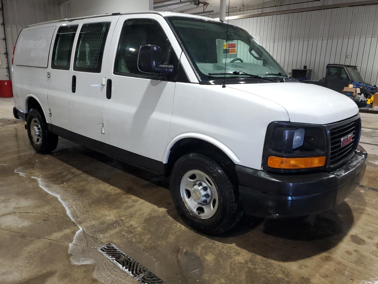 2016 GMC Savana - Image 4