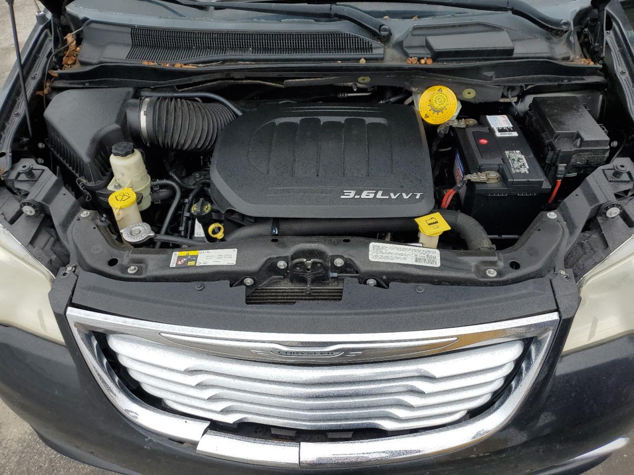 2014 Chrysler Town & Country - Image 13