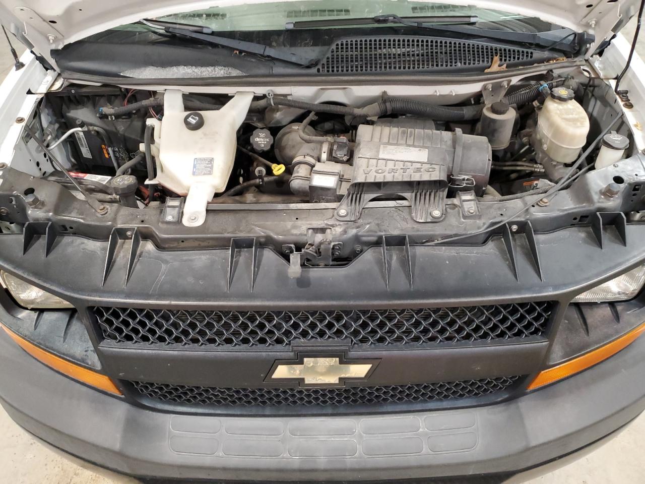 2017 Chevrolet Express - Image 12