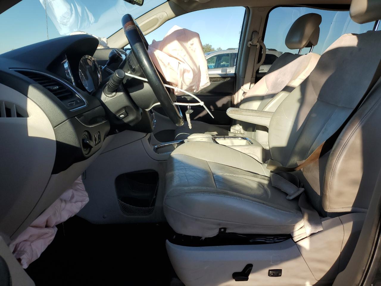 2012 Chrysler Town & Country - Image 7