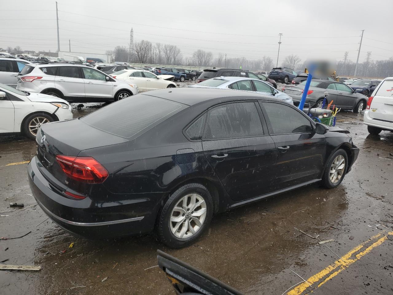 2018 Volkswagen Passat - Image 3