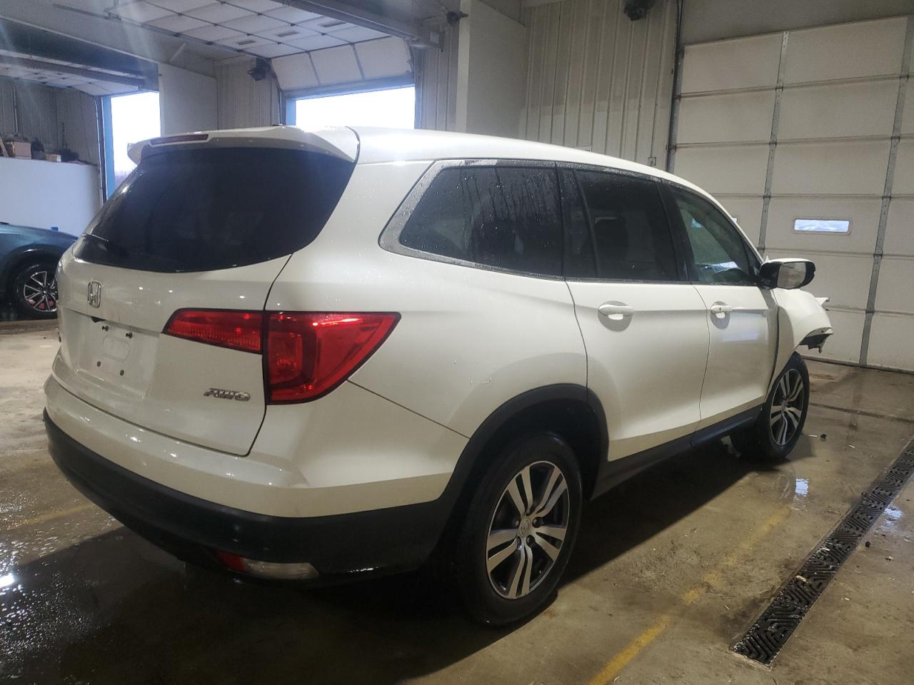 2017 Honda Pilot - Image 3