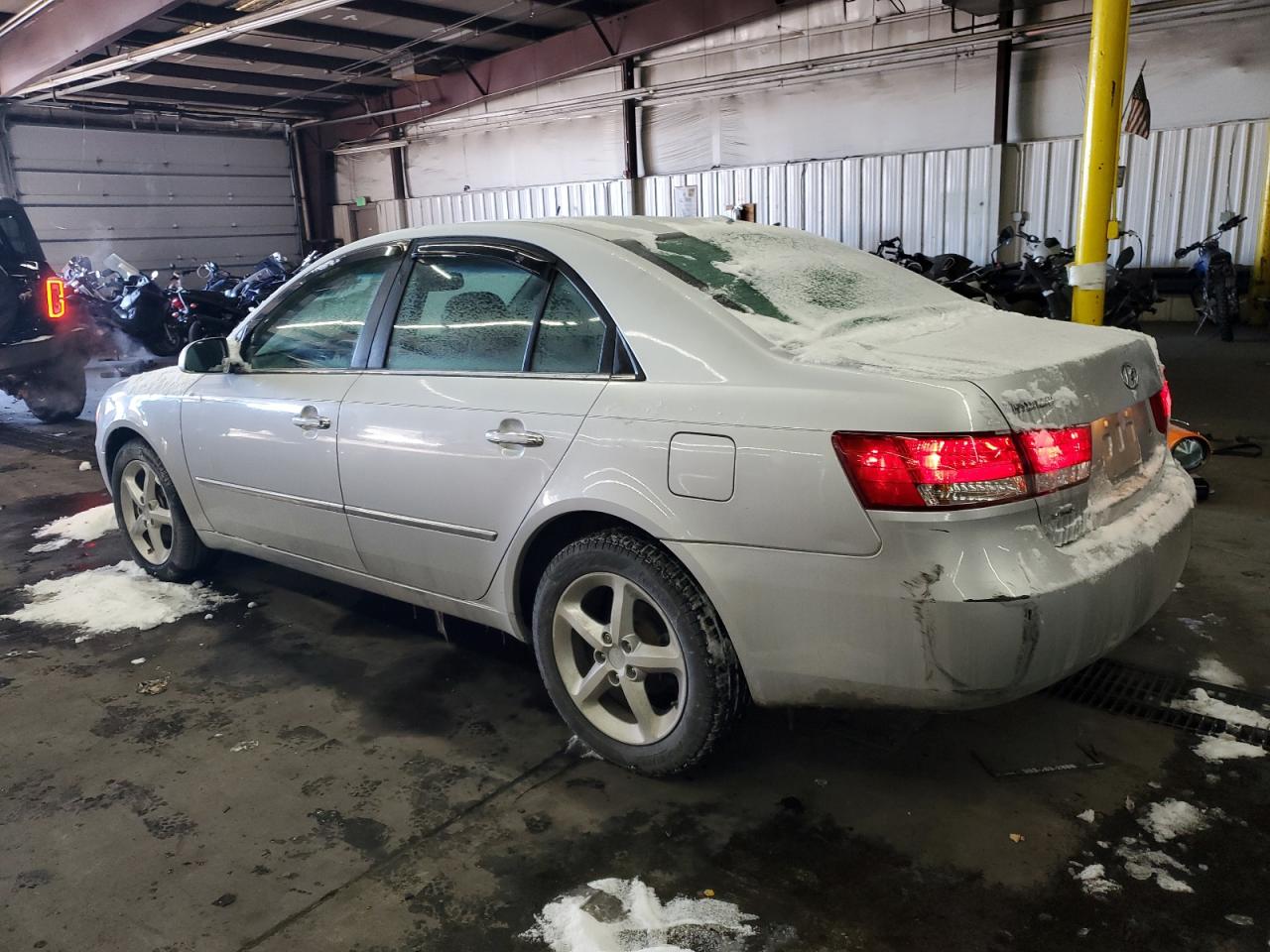 2008 Hyundai Sonata - Image 2